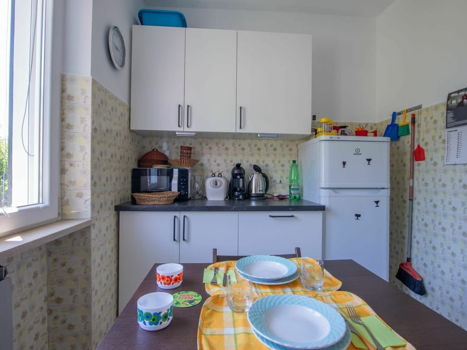 Room, Property, Kitchen, Furniture, House, Interior Design, Countertop, Cabinetry, Shelf, Home