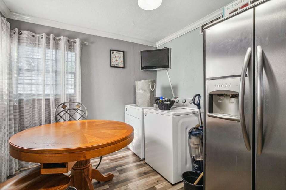 House, 4 Bedrooms | Dining