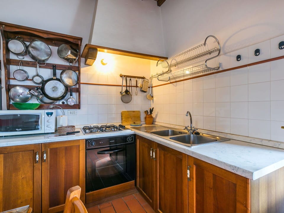 Countertop, Cabinetry, Property, Kitchen Sink, Furniture, Sink, Kitchen, Wood, Tap, Kitchen Stove