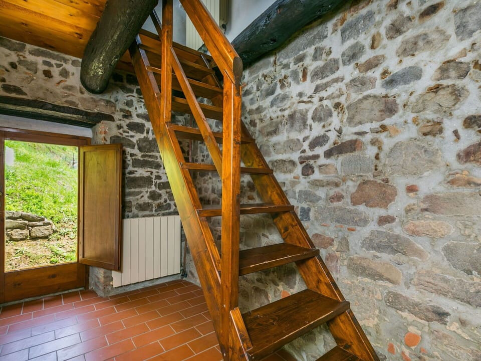 Property, Building, Wood, Plant, Stairs, Beam, Wall, Floor, Tree, Real Estate