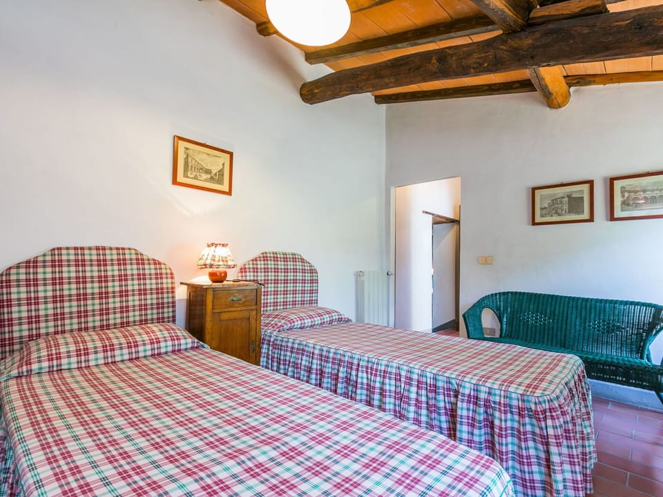 Furniture, Building, Property, Comfort, Wood, Lighting, Interior Design, Bed, Floor, Flooring