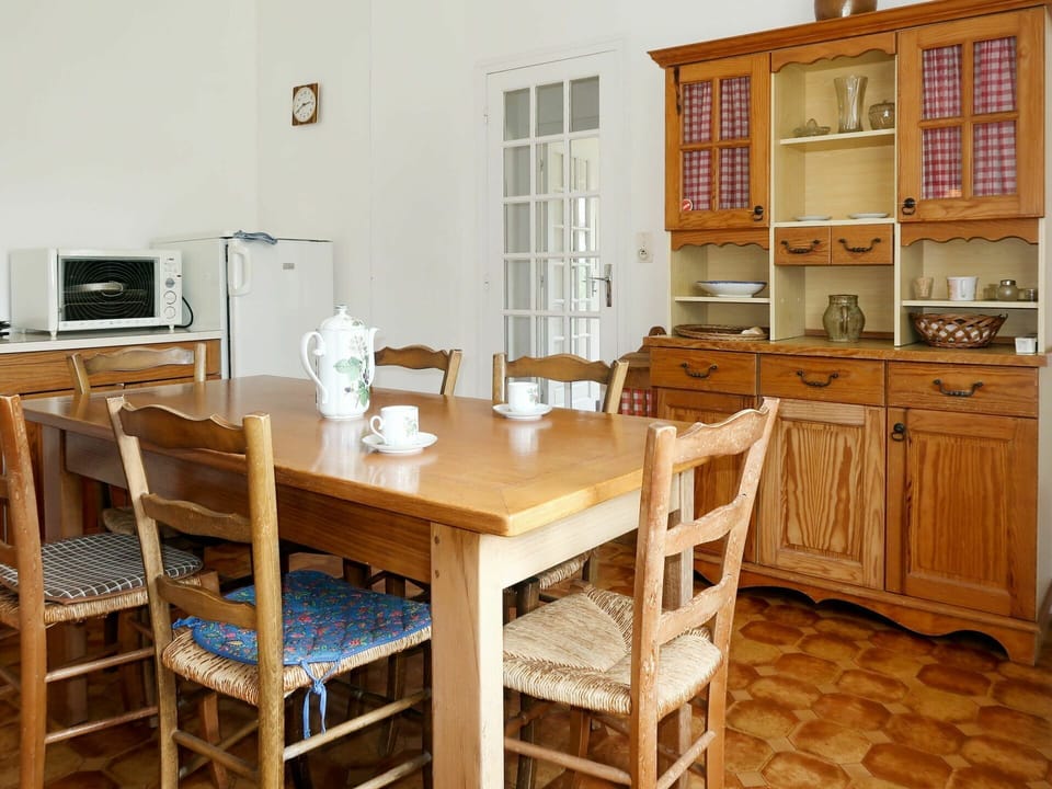 Table, Cabinetry, Furniture, Wood, Chair, Tableware, Interior Design, Floor, Wood Stain, Countertop