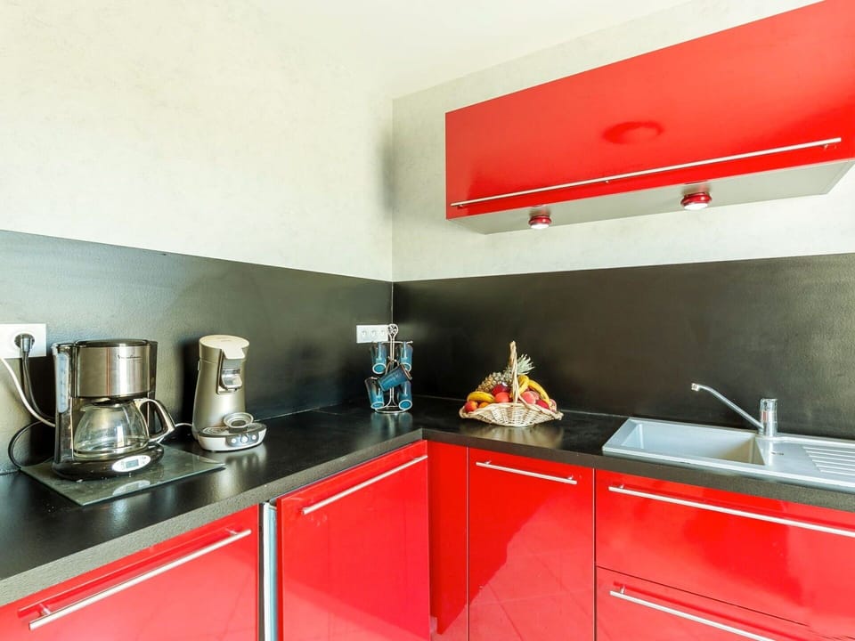 Cabinetry, Countertop, Property, Kitchen Sink, Tap, Sink, Kitchen, Kitchen Appliance, Tableware, Interior Design