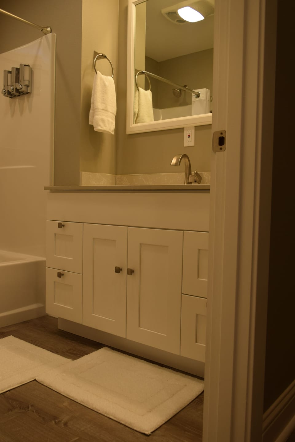 Full size bathroom