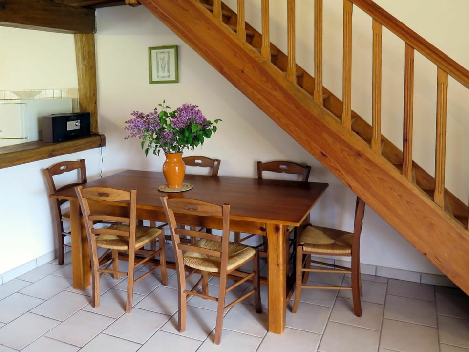 Flower, Table, Furniture, Plant, Flowerpot, Houseplant, Wood, Chair, Interior Design, Floor