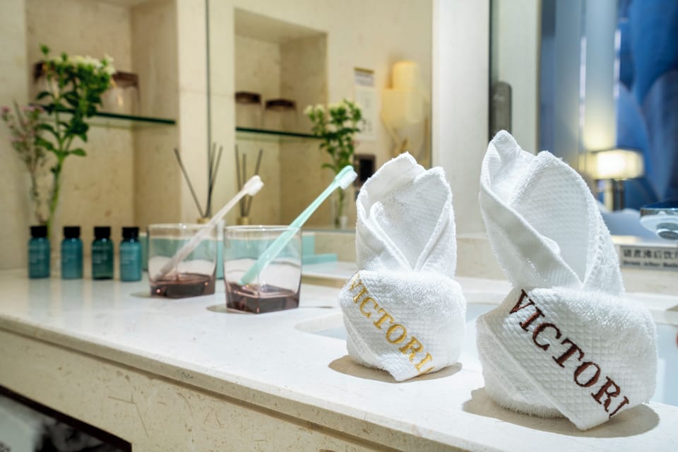 Comfort Twin Room | Bathroom | Shower, rainfall showerhead, designer toiletries, hair dryer
