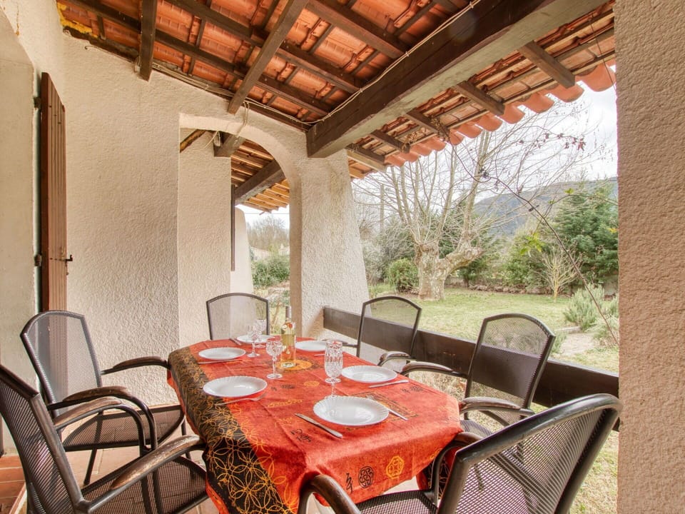 Table, Furniture, Property, Plant, Chair, Building, Interior Design, Tree, Wood, Floor