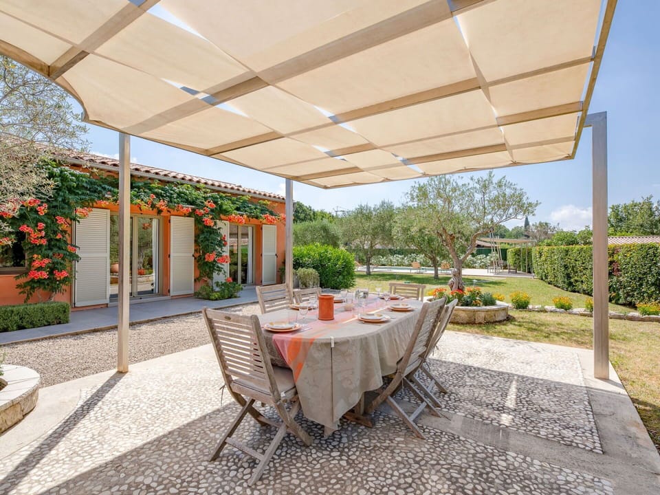 Table, Plant, Furniture, Property, Chair, Shade, Outdoor Table, Building, Outdoor Furniture, Tree