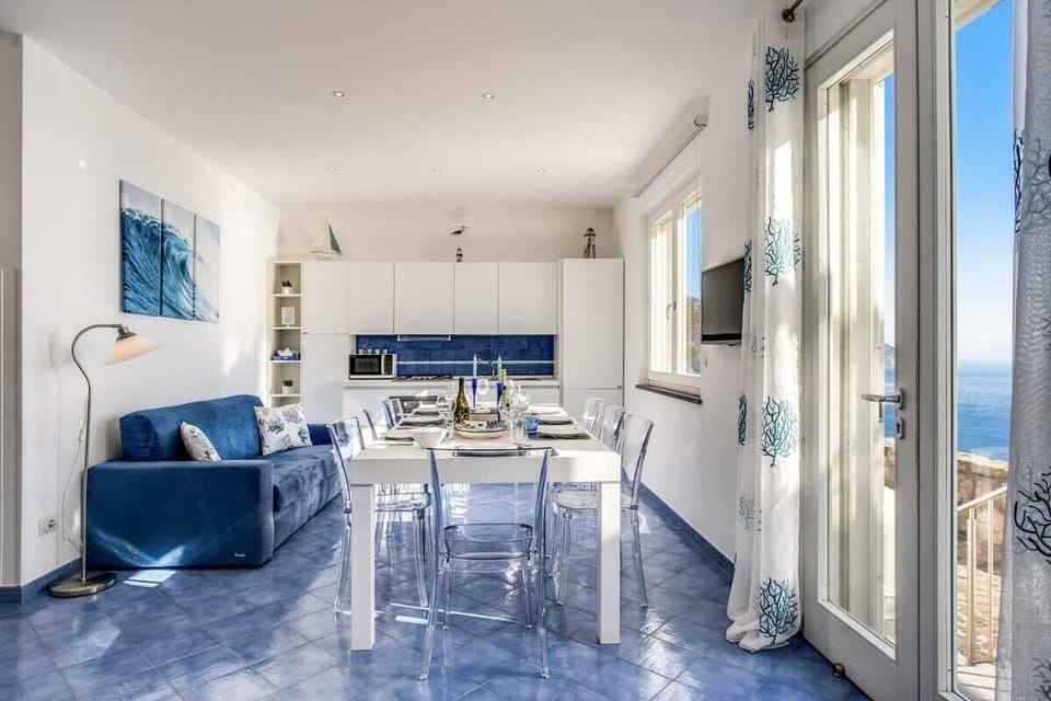 Dining table. kitchen