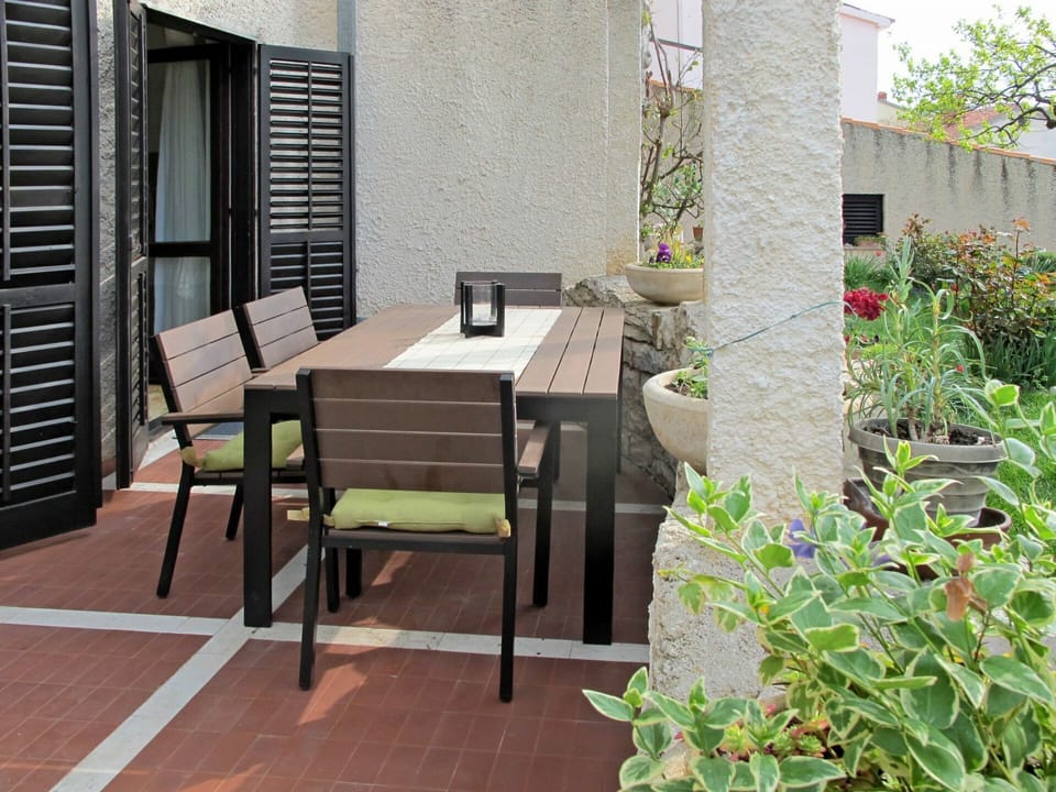 Property, Furniture, Room, Table, Patio, Outdoor Table, Interior Design, Real Estate, Building, Chair