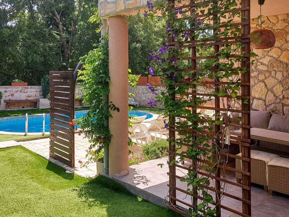 Plant, Property, Building, Botany, Shade, Wood, Door, Residential Area, Grass, Outdoor Structure
