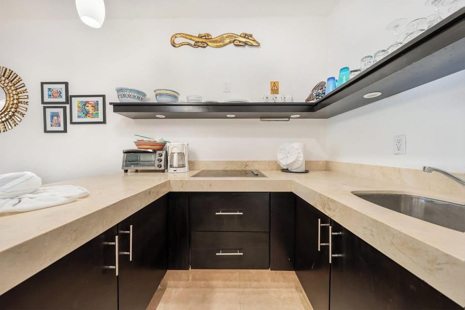 Equipped kitchen ideal for families, with everything you need for meals during your vacation.