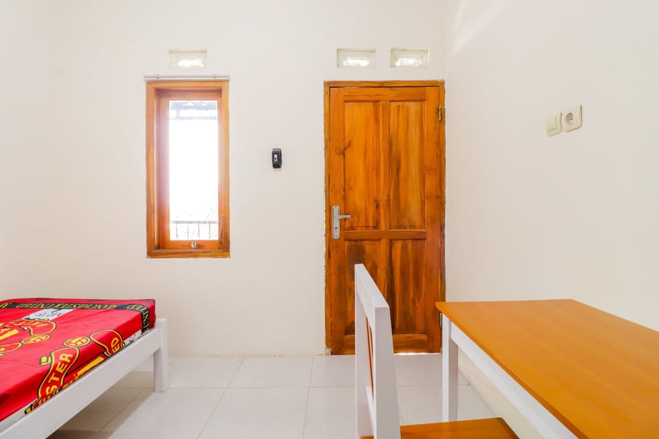 Standard Single Room | Free WiFi, bed sheets