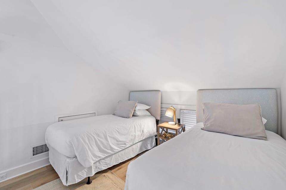 Loft - Furnished with Two Twin Beds