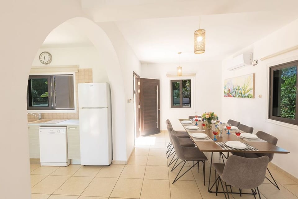 Villa (4 Bedrooms) | Dining