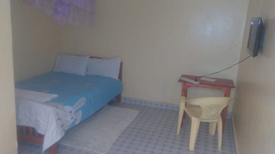 Double Room | Desk, laptop workspace, free WiFi, bed sheets