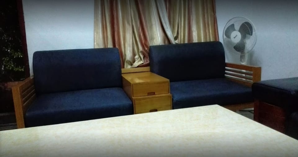 Double Room | Desk, iron/ironing board, free WiFi, bed sheets