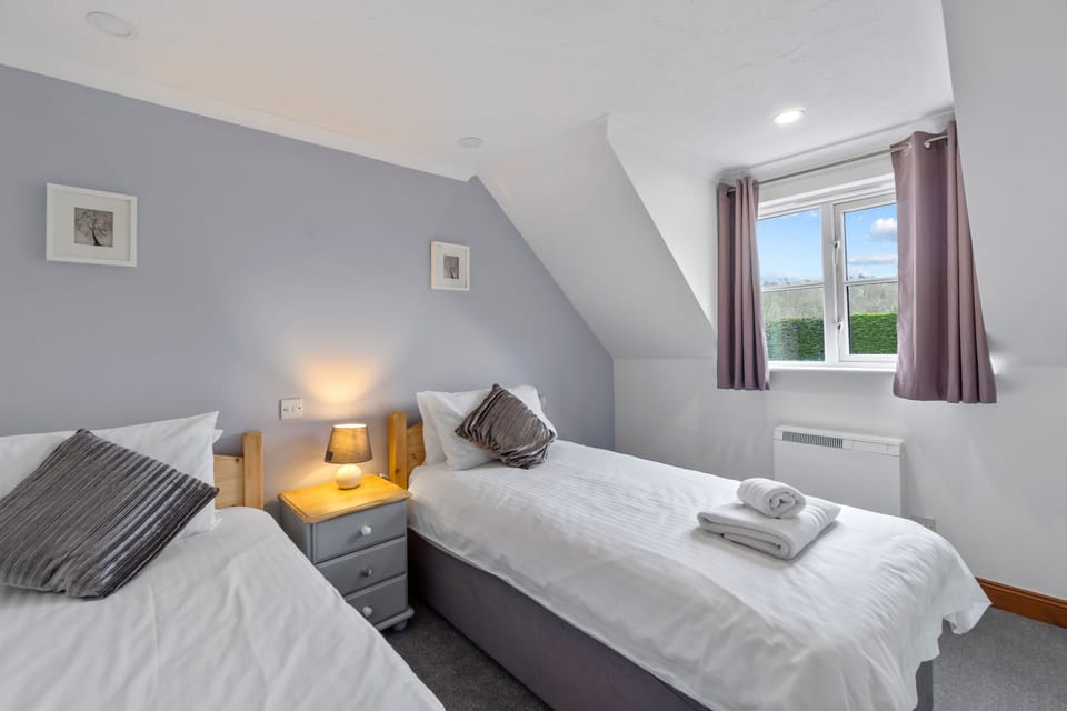 Twin bedroom