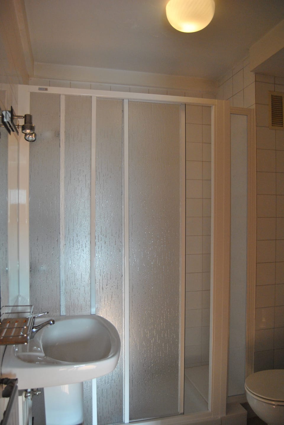 Double or Twin Room | Bathroom | Combined shower/tub, hair dryer, bidet, towels