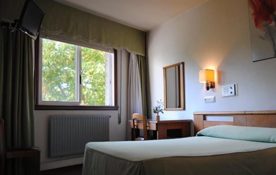 Desk, iron/ironing board, rollaway beds, free WiFi