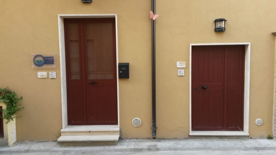 Apartment, 2 Bedrooms, Terrace | Property entrance