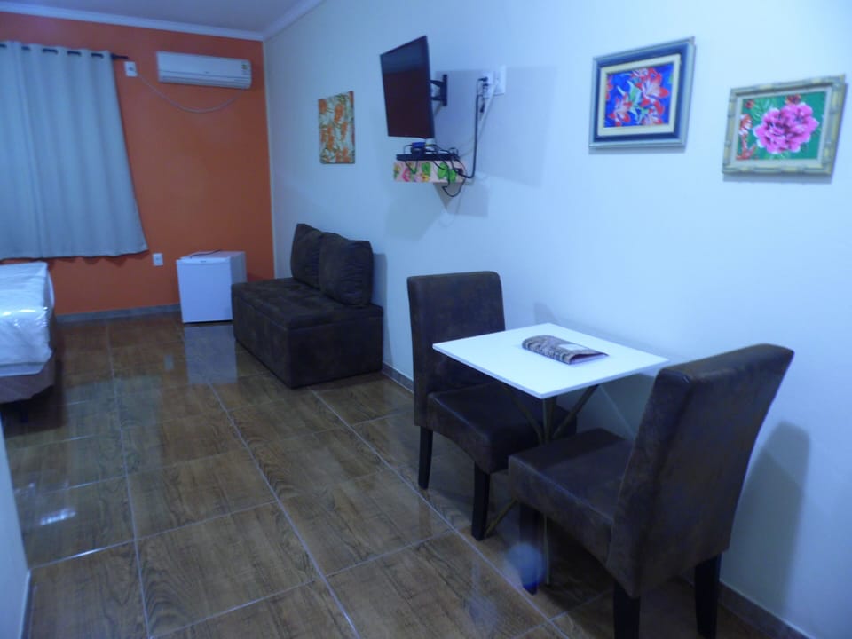 Quarto Casal-Luxo-Ar | Minibar, individually decorated, desk, laptop workspace