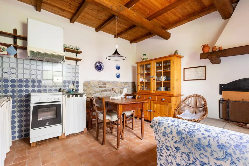 Apartment, 1 Bedroom, Smoking, Fireplace | Private kitchen | Fridge, stovetop, dishwasher, coffee/tea maker