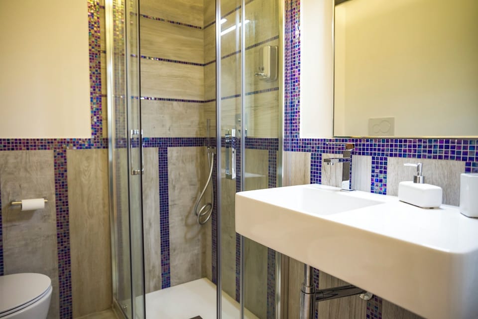 Room, 1 Bedroom, Smoking, Balcony | Bathroom