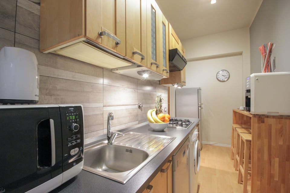 Apartment, 1 Bedroom | Private kitchen | Fridge, microwave, stovetop, dishwasher