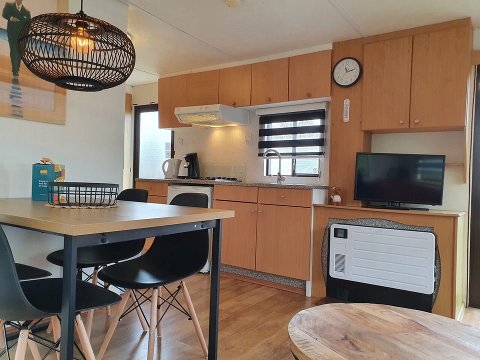 Dining table, Kitchen and Livingroom - EEZZ
