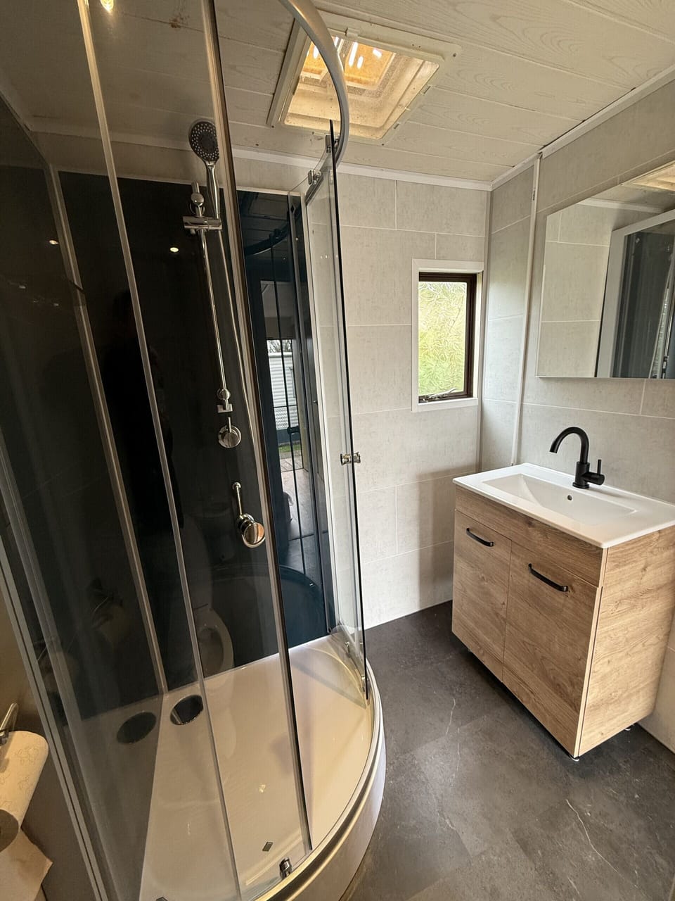 Bathroom, shower, washbasin, modern