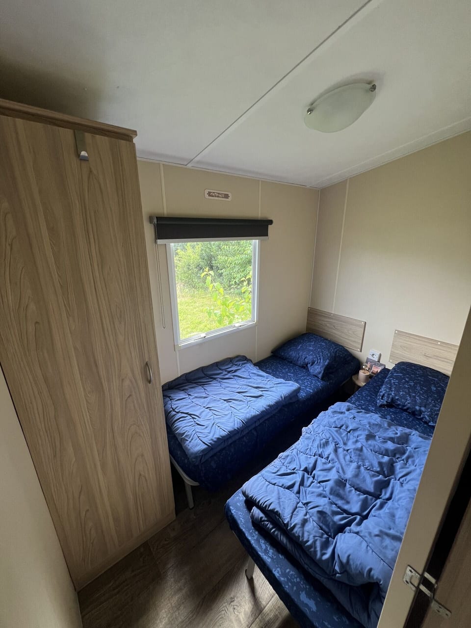 Bedroom with two single beds from RBR 166 - Beach Resort Kamperland