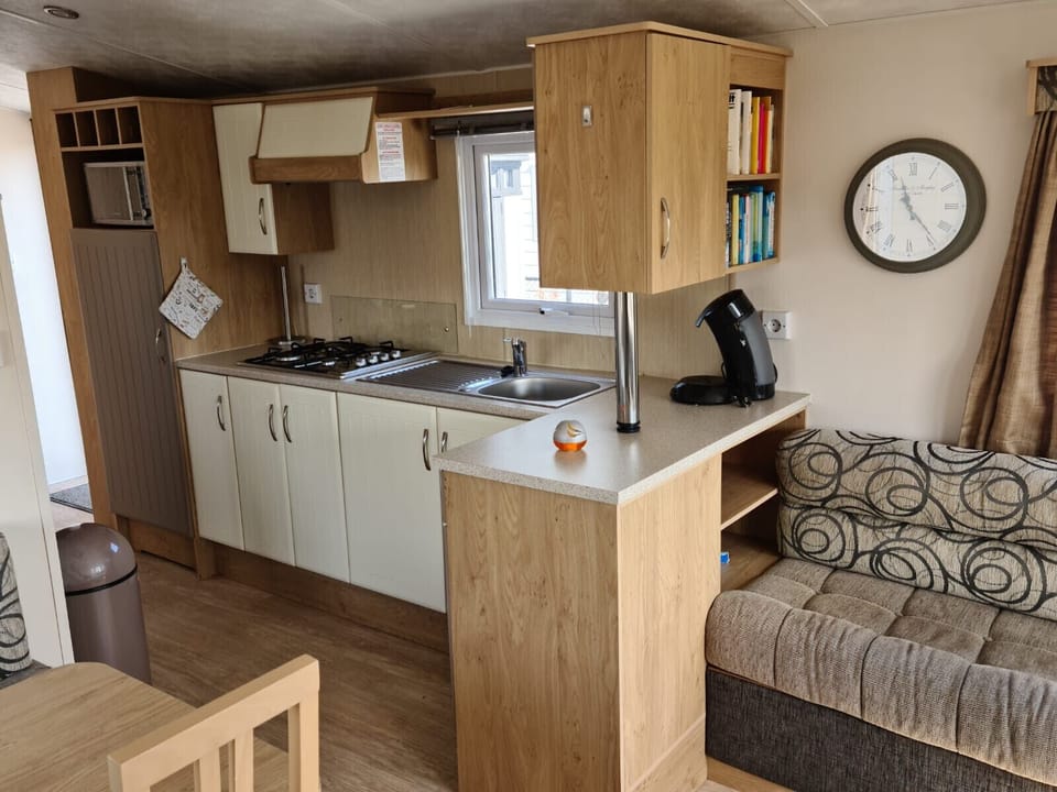Sofa, Living room, dining room, kitchen, coffee machine  - EEZZ