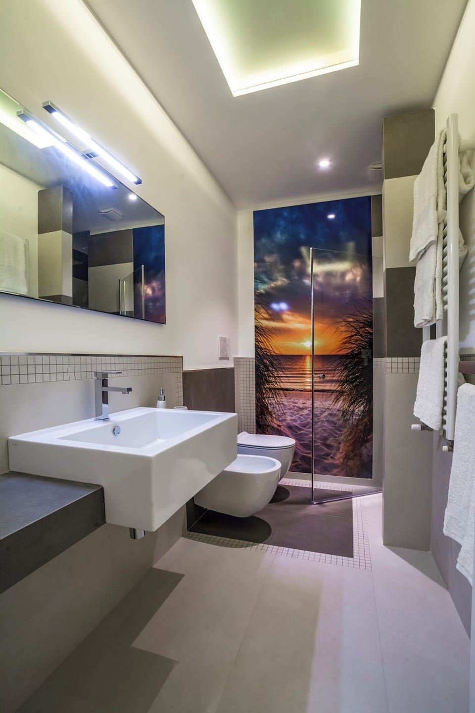 Room, 1 Bedroom, Smoking, Balcony | Bathroom shower