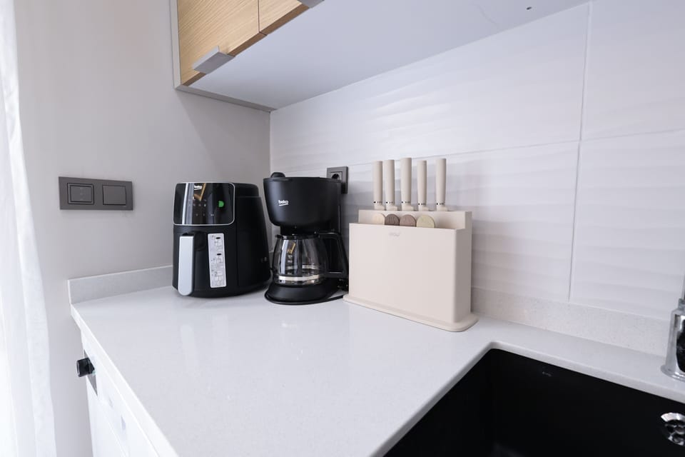 Deluxe Apartment, 1 Double Bed with Sofa bed, City View | Private kitchen | Full-size fridge, microwave, oven, stovetop