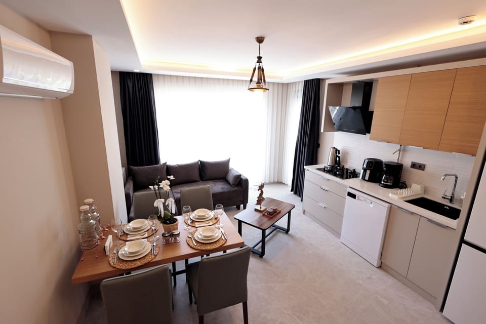 Luxury Condo, 1 Double Bed with Sofa bed, Hot Tub, City View | Private kitchen | Full-size fridge, microwave, oven, stovetop