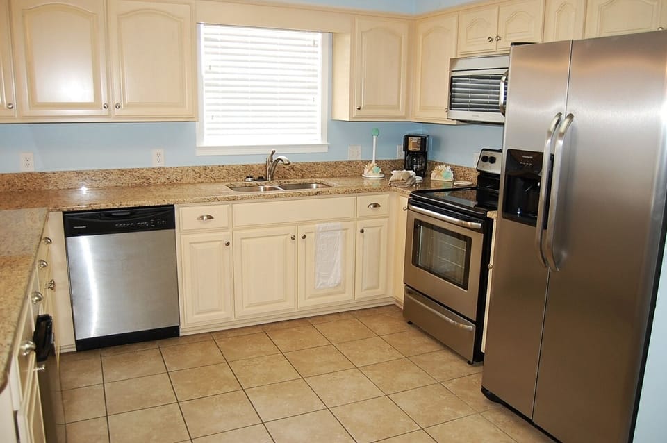 Fully functional kitchen