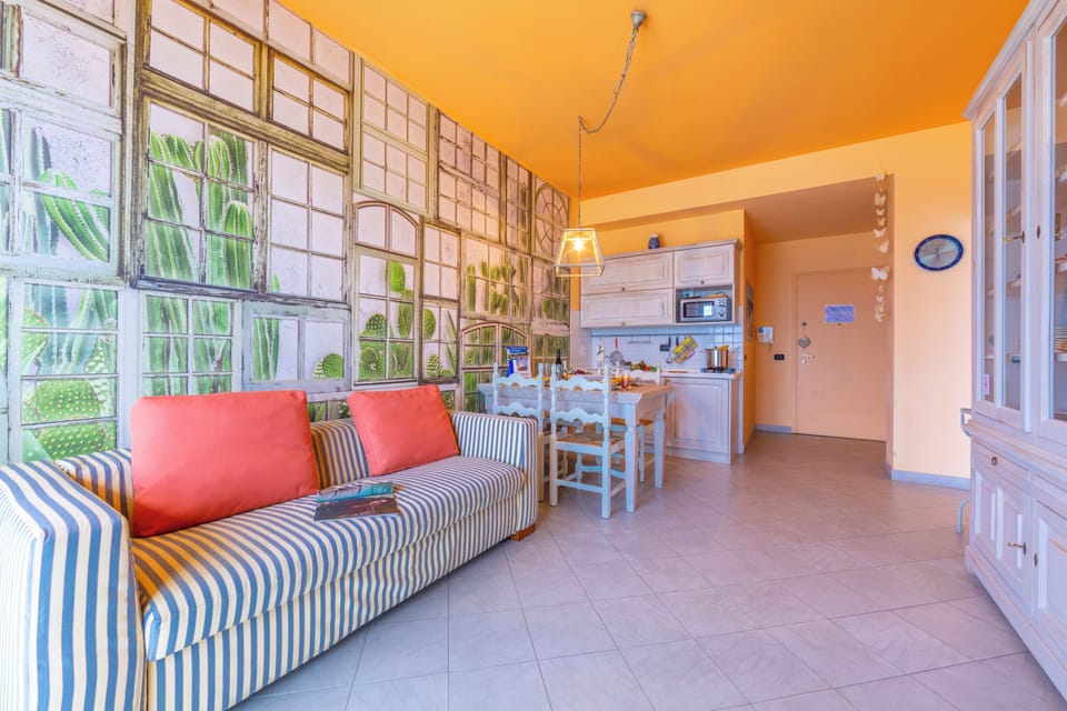 Family Apartment, 1 Bedroom, Balcony, Sea Facing (Laigueglia Beach) | Living room | 22-inch TV with cable channels