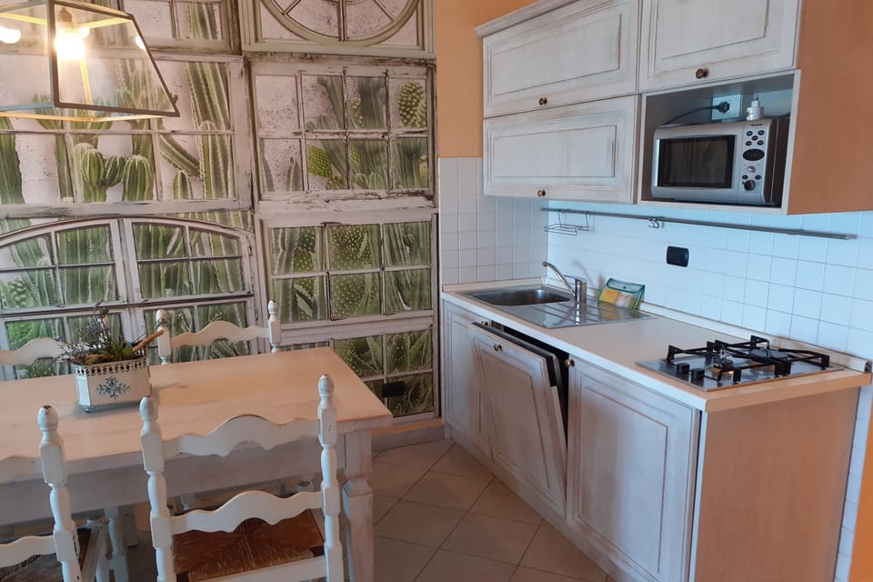 Family Apartment, 1 Bedroom, Balcony, Sea Facing (Laigueglia Beach) | Private kitchen | Full-size fridge, microwave, oven, stovetop