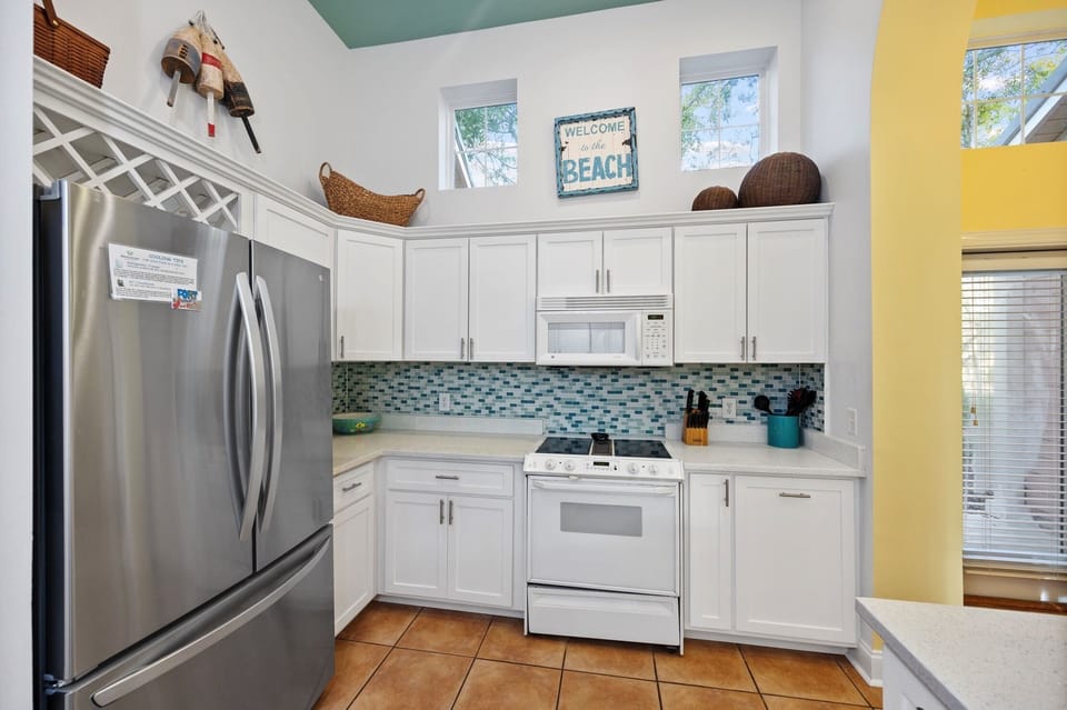 Sara's Saving Grace - Large kitchen