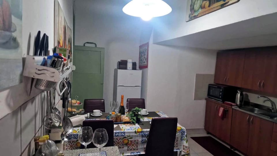 Apartment, 3 Bedrooms, Balcony, City View | Dining room