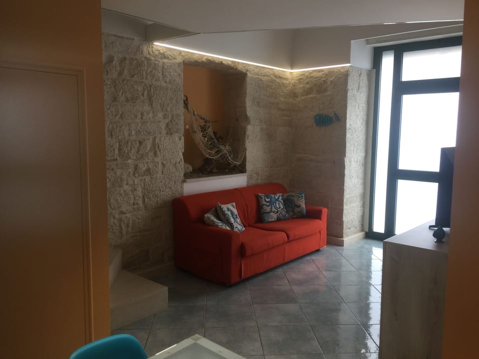 Studio, 1 Bedroom, Smoking, City View | Living room
