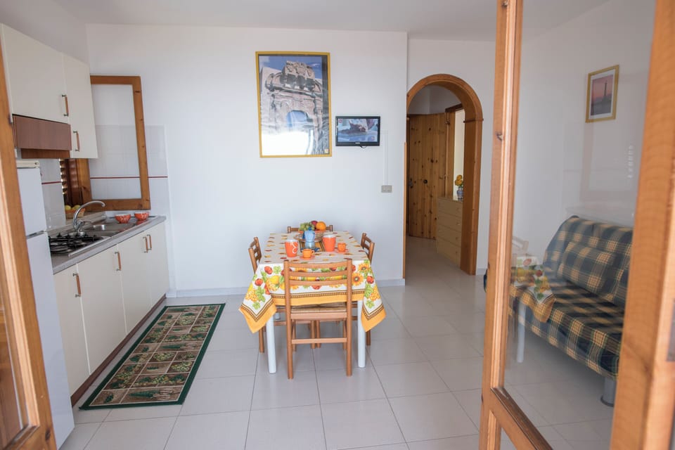 Apartment, 1 Bedroom, Smoking, Balcony | Dining room