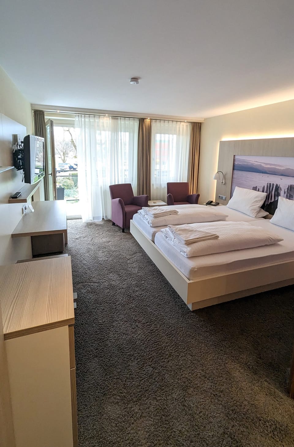 Comfort Double Room, Balcony | Minibar, in-room safe, desk, blackout drapes