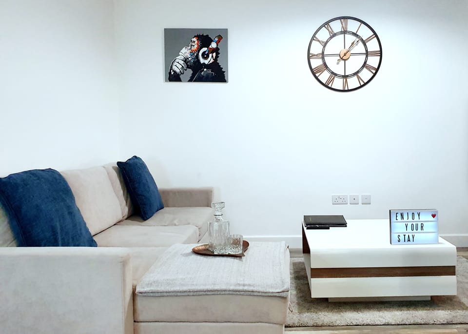 Deluxe Apartment, Private Bathroom, Garden View (olde windmill) | Lounge