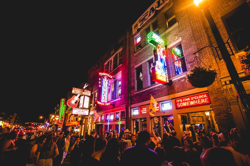 Only a 10 minute drive to world renowned Nashville nightlife!