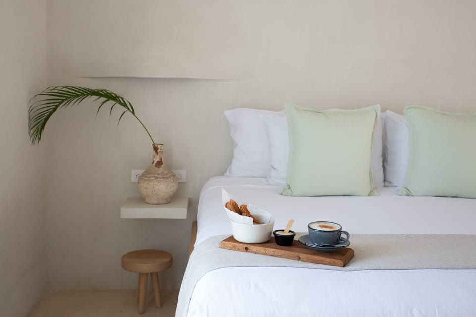 Garden Room | Premium bedding, memory foam beds, in-room safe, iron/ironing board