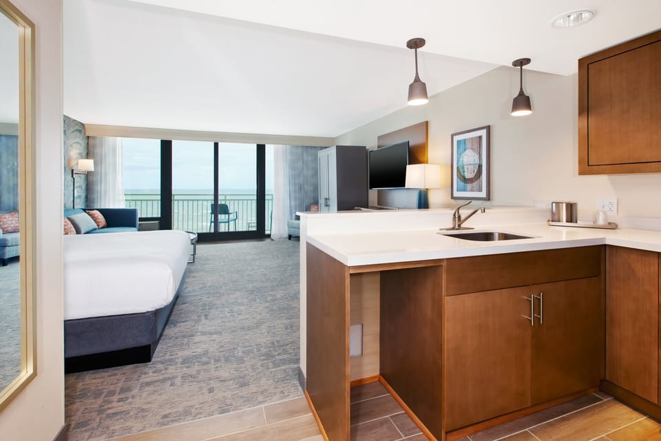 Suite, 1 King Bed | Room amenity