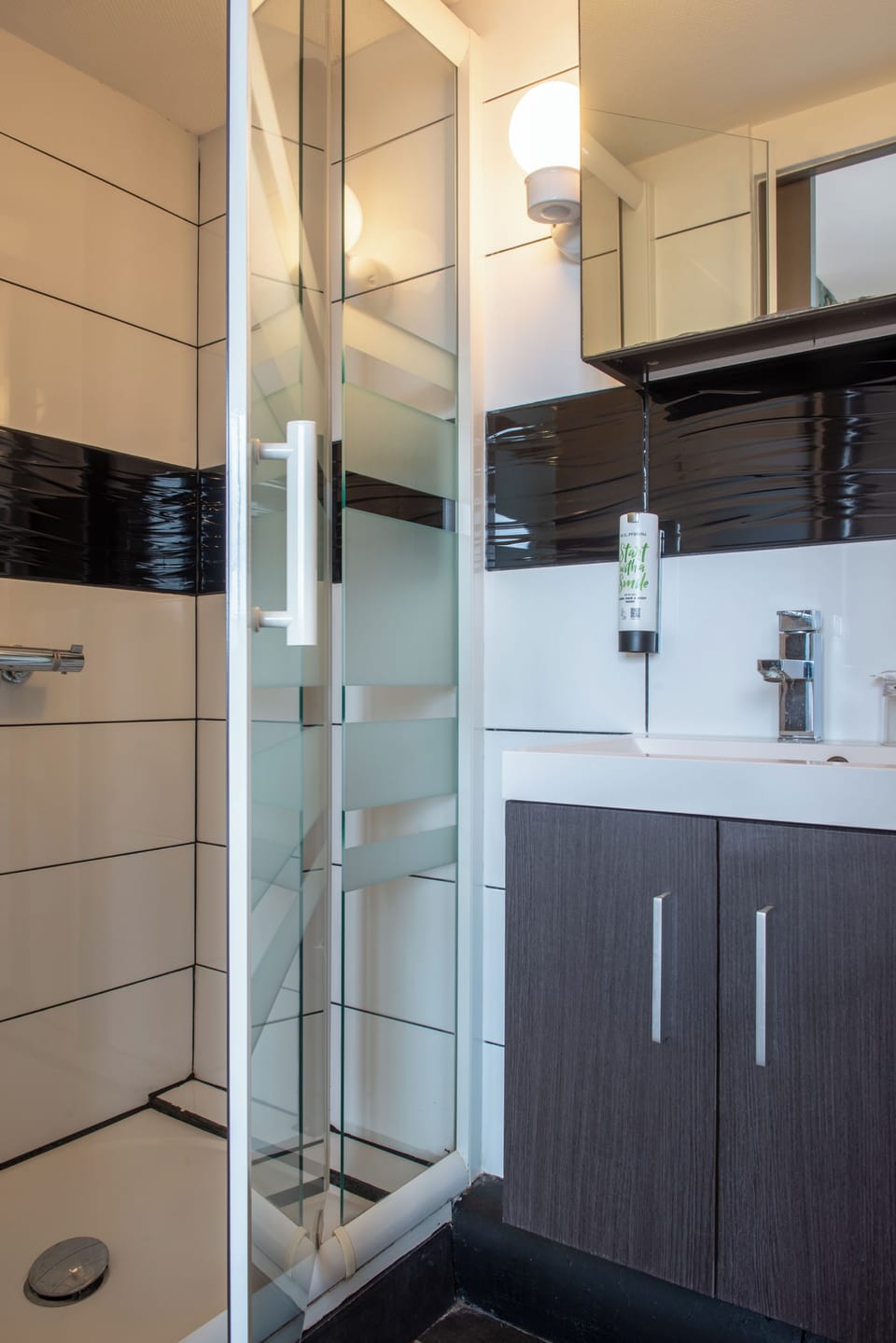 Comfort Twin Room | In-room safe, desk, laptop workspace, blackout drapes