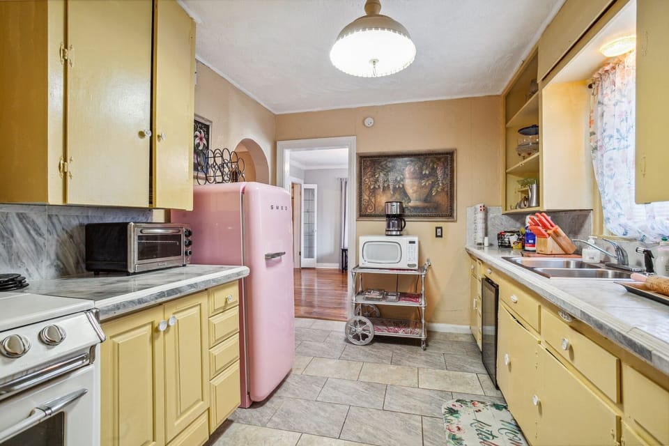 Room, Indoors, Flooring, Kitchen, Floor